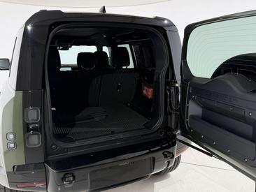 Land Rover Defender 110 D250 AWD Auto X-Dynamic SE — photo 16