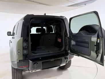 Land Rover Defender 110 D250 AWD Auto X-Dynamic SE — photo 17