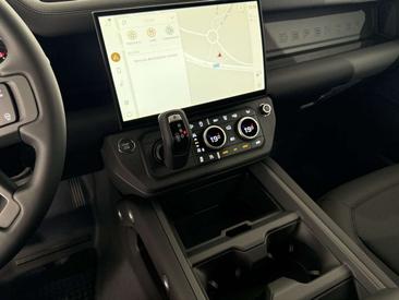 Land Rover Defender 110 D250 AWD Auto X-Dynamic SE — photo 29