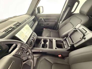 Land Rover Defender 110 D250 AWD Auto X-Dynamic SE — photo 31