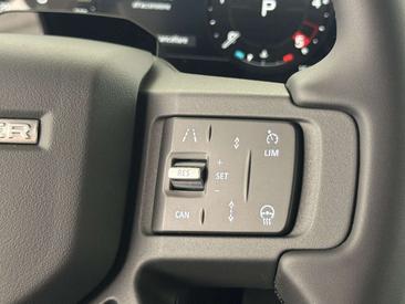 Land Rover Defender 110 D250 AWD Auto X-Dynamic SE — photo 34