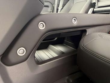Land Rover Defender 110 D250 AWD Auto X-Dynamic SE — photo 35