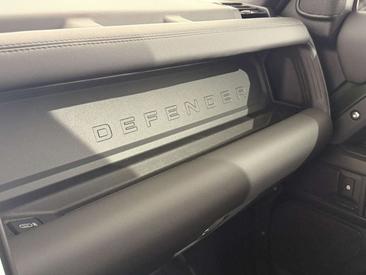 Land Rover Defender 110 D250 AWD Auto X-Dynamic SE — photo 37
