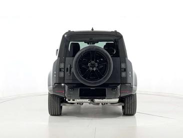 Land Rover Defender 110 D250 AWD Auto X-Dynamic SE — photo 4