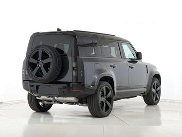 Land Rover Defender 110 D250 AWD Auto X-Dynamic SE — photo 5