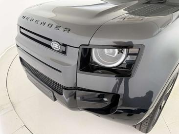 Land Rover Defender 110 D250 AWD Auto X-Dynamic SE — photo 17