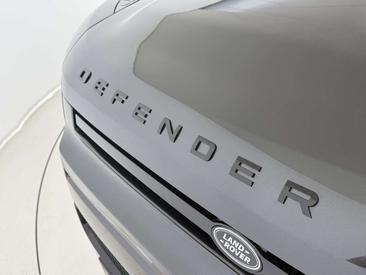 Land Rover Defender 110 D250 AWD Auto X-Dynamic SE — photo 18