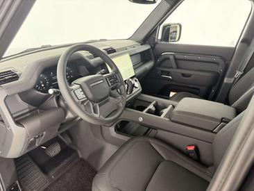 Land Rover Defender 110 D250 AWD Auto X-Dynamic SE — photo 23