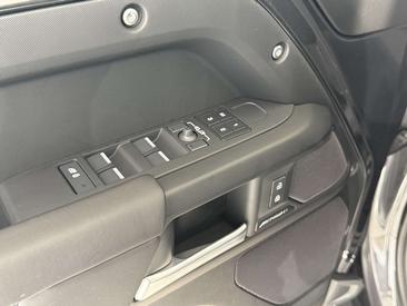 Land Rover Defender 110 D250 AWD Auto X-Dynamic SE — photo 25