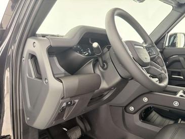 Land Rover Defender 110 D250 AWD Auto X-Dynamic SE — photo 26