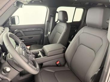 Land Rover Defender 110 D250 AWD Auto X-Dynamic SE — photo 28