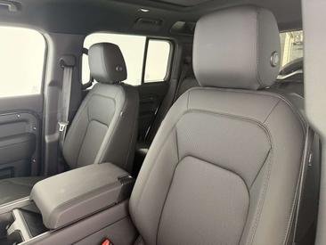 Land Rover Defender 110 D250 AWD Auto X-Dynamic SE — photo 29