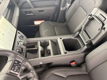Land Rover Defender 110 D250 AWD Auto X-Dynamic SE — photo 30