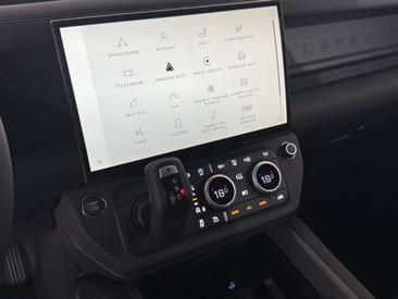 Land Rover Defender 110 D250 AWD Auto X-Dynamic SE — photo 32