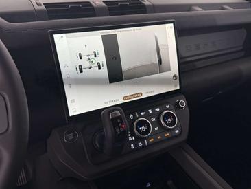 Land Rover Defender 110 D250 AWD Auto X-Dynamic SE — photo 34