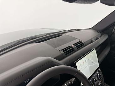 Land Rover Defender 110 D250 AWD Auto X-Dynamic SE — photo 39
