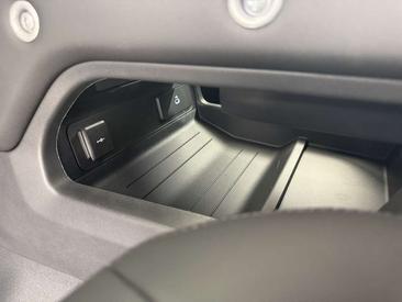 Land Rover Defender 110 D250 AWD Auto X-Dynamic SE — photo 41