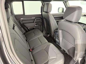 Land Rover Defender 110 D250 AWD Auto X-Dynamic SE — photo 50