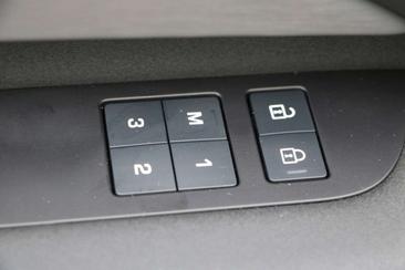 Land Rover Discovery D300 R-Dynamic SE AWD AHK Matrix LED — photo 33