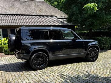 Land Rover Defender 90 D200 MHEV — photo 8