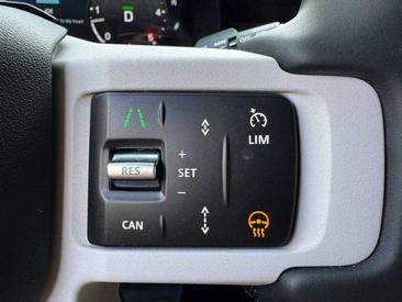 Land Rover Defender 90 D200 MHEV — photo 16
