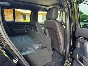 Land Rover Defender 90 D200 MHEV — photo 21