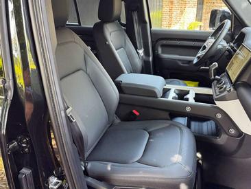 Land Rover Defender 90 D200 MHEV — photo 22