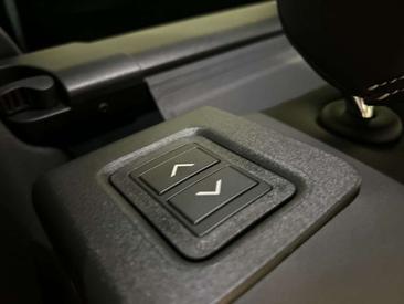 Land Rover Discovery Dynamic HSE D350 — photo 17