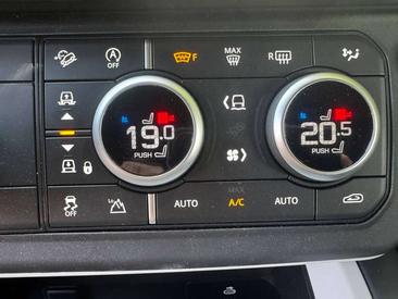 Land Rover Defender 90 D200 MHEV — photo 24