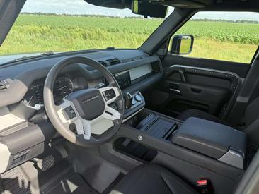 Land Rover Defender 110 SE 3.0 D200 — photo 4