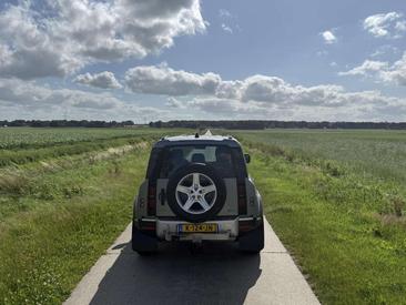 Land Rover Defender 110 SE 3.0 D200 — photo 8