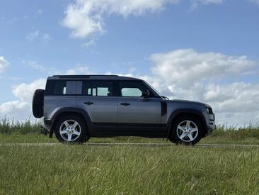 Land Rover Defender 110 SE 3.0 D200 — photo 13