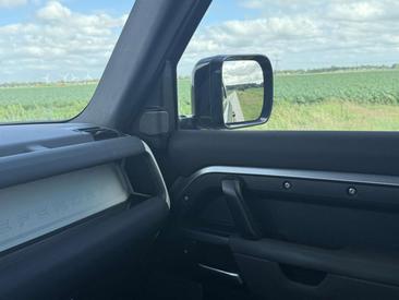 Land Rover Defender 110 SE 3.0 D200 — photo 15