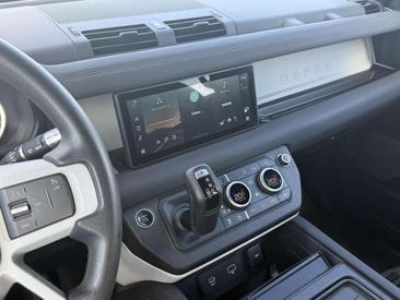 Land Rover Defender 110 SE 3.0 D200 — photo 16