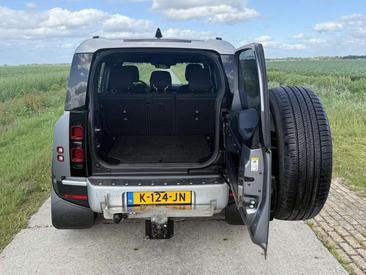 Land Rover Defender 110 SE 3.0 D200 — photo 25