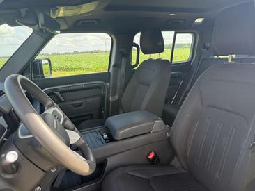 Land Rover Defender 110 SE 3.0 D200 — photo 31