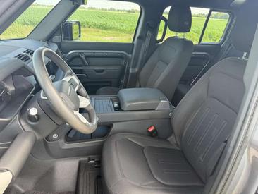 Land Rover Defender 110 SE 3.0 D200 — photo 32