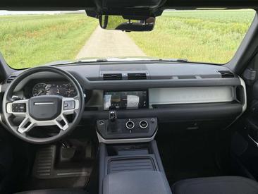 Land Rover Defender 110 SE 3.0 D200 — photo 36