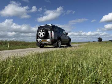 Land Rover Defender 110 SE 3.0 D200 — photo 38