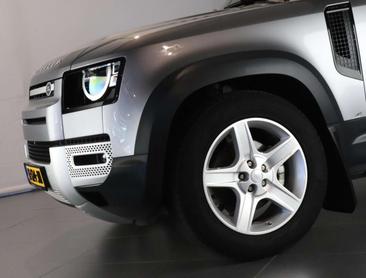 Land Rover Defender 110 SE 3.0 D200 — photo 40
