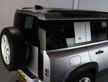 Land Rover Defender 110 SE 3.0 D200 — photo 49