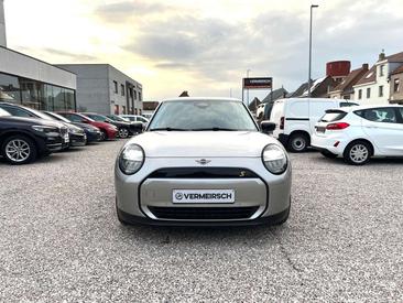 Mini Cooper SE Classic — photo 4
