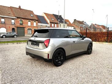 Mini Cooper SE Classic — photo 5