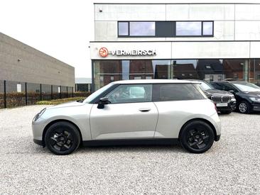 Mini Cooper SE Classic — photo 8