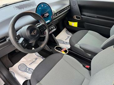Mini Cooper SE Classic — photo 12