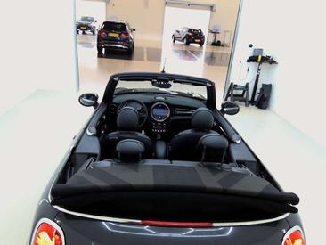 Mini Cabrio JCW Cooper S — photo 4