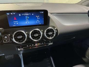 Mercedes GLA 220 Night Edition — photo 10