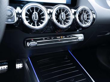 Mercedes GLA 200 Night Edition — photo 15