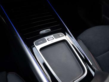 Mercedes GLA 200 Night Edition — photo 16