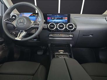 Mercedes GLA 200 — photo 10